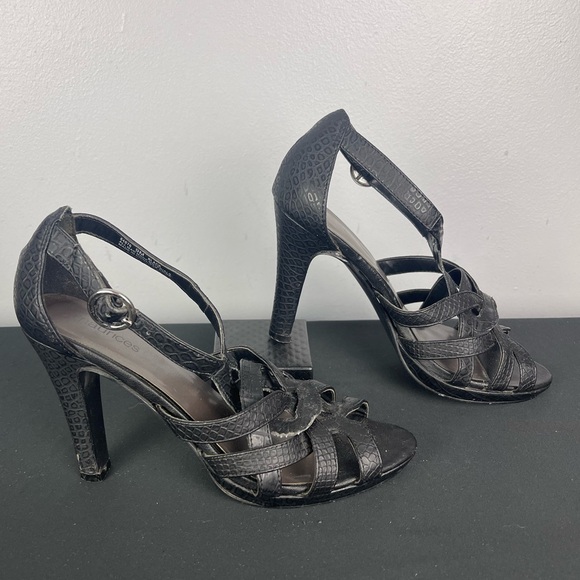 Strappy Maurice’s Heels - Picture 3 of 10